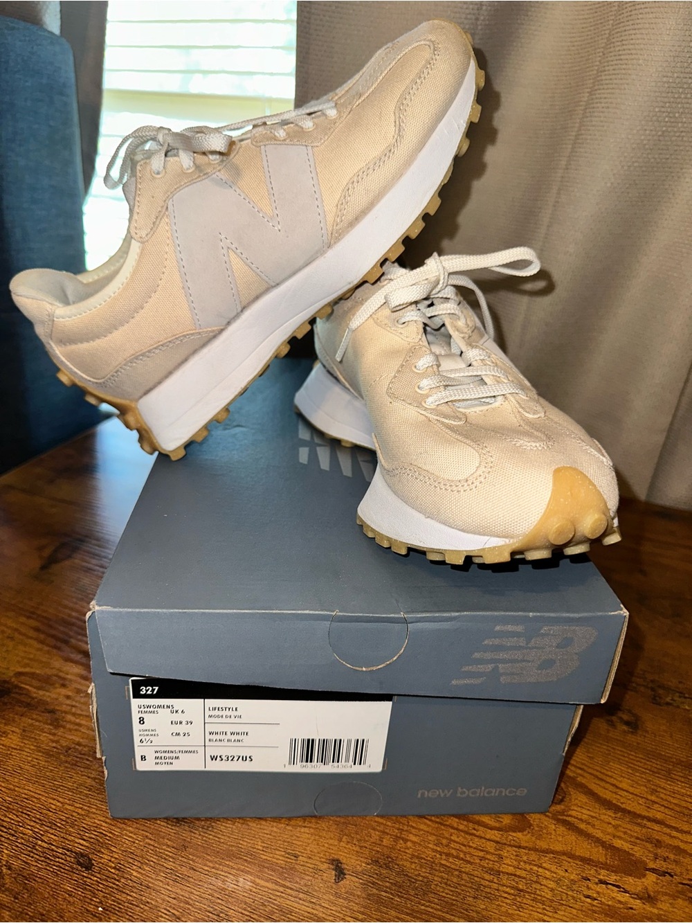 Women’s New Balance 327 White/White Jogger Sneakers w/box Size 8